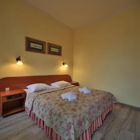 Alexandra Nocleg ze śniadaniem 3*