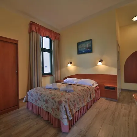 住宿加早餐酒店 Alexandra 3*