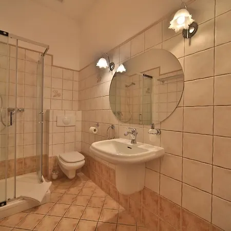 Alexandra Bed & Breakfast 3*