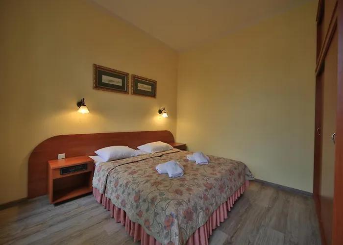 Alexandra Alojamento de Acomodação e Pequeno-almoço 3*