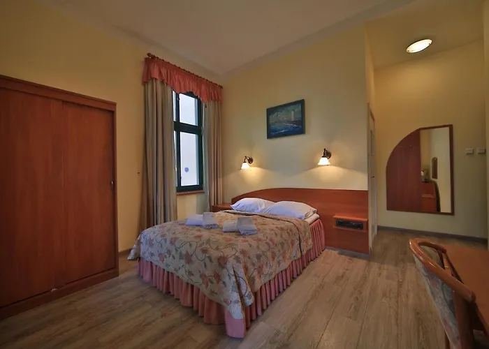 Alojamento de Acomodação e Pequeno-almoço Alexandra 3*