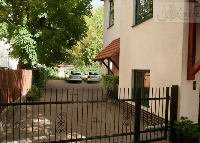 Alojamento de Acomodação e Pequeno-almoço Alexandra 3*